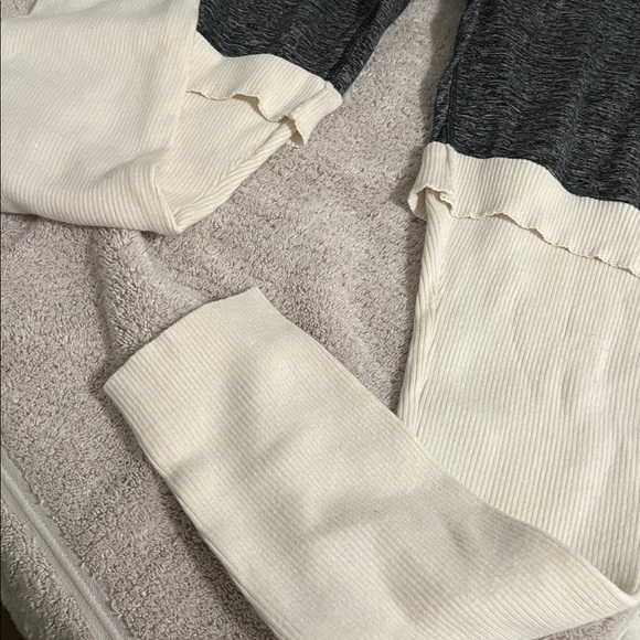 Final price : Aerie - yoga pants with built in leg warmers large - Picture 3 of 5